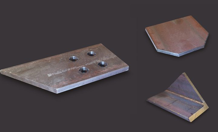 Possibilità di eseguire tagli inclinati su entrambe le estremità degli angolari, tipicamente richiesti nelle strutture metalliche. Ampia versatilità nella lavorazione di piatti fino a 500 mm per 25 mm di spessore, permettendo di eseguire sia tagli a misura che smussature degli angoli del piatto.